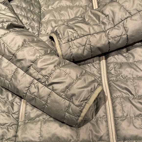 Patagonia women’s nano puff jacket - size L - Picture 3 of 5